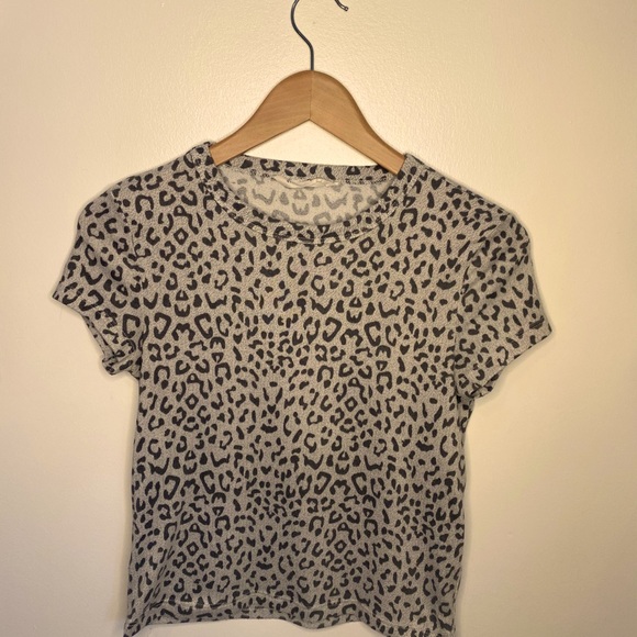 XS short sleeve tee with cheetah print - Picture 1 of 2